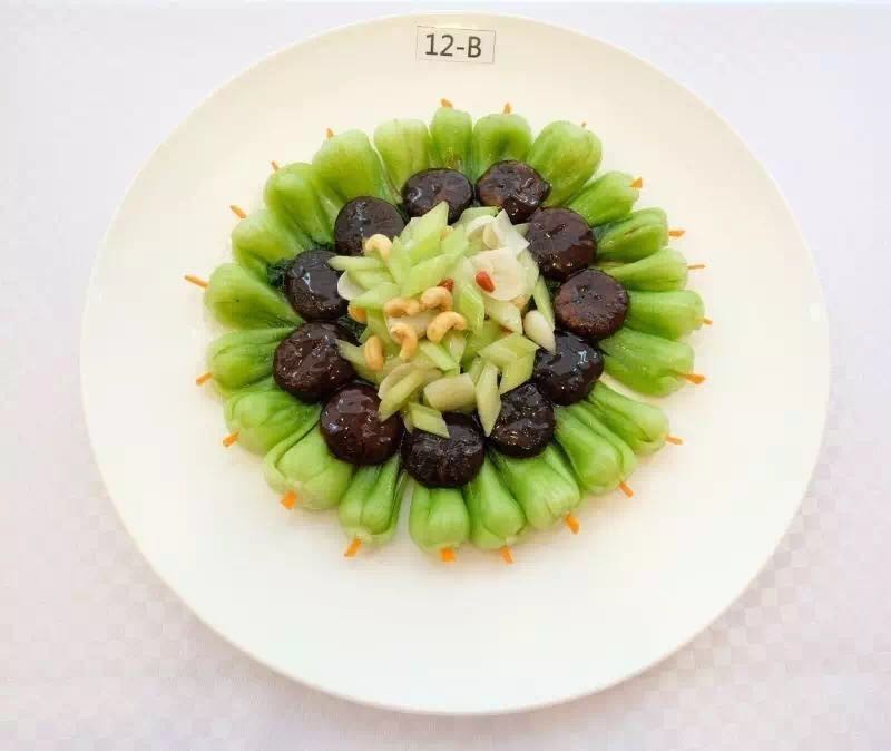 一等奖菜肴"花开富贵"                      